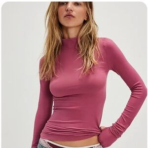 Free People Rocky Seamless Turtleneck in Plum. Size M